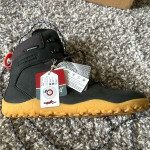 Vivobarefoot Woman’s Tracker 11